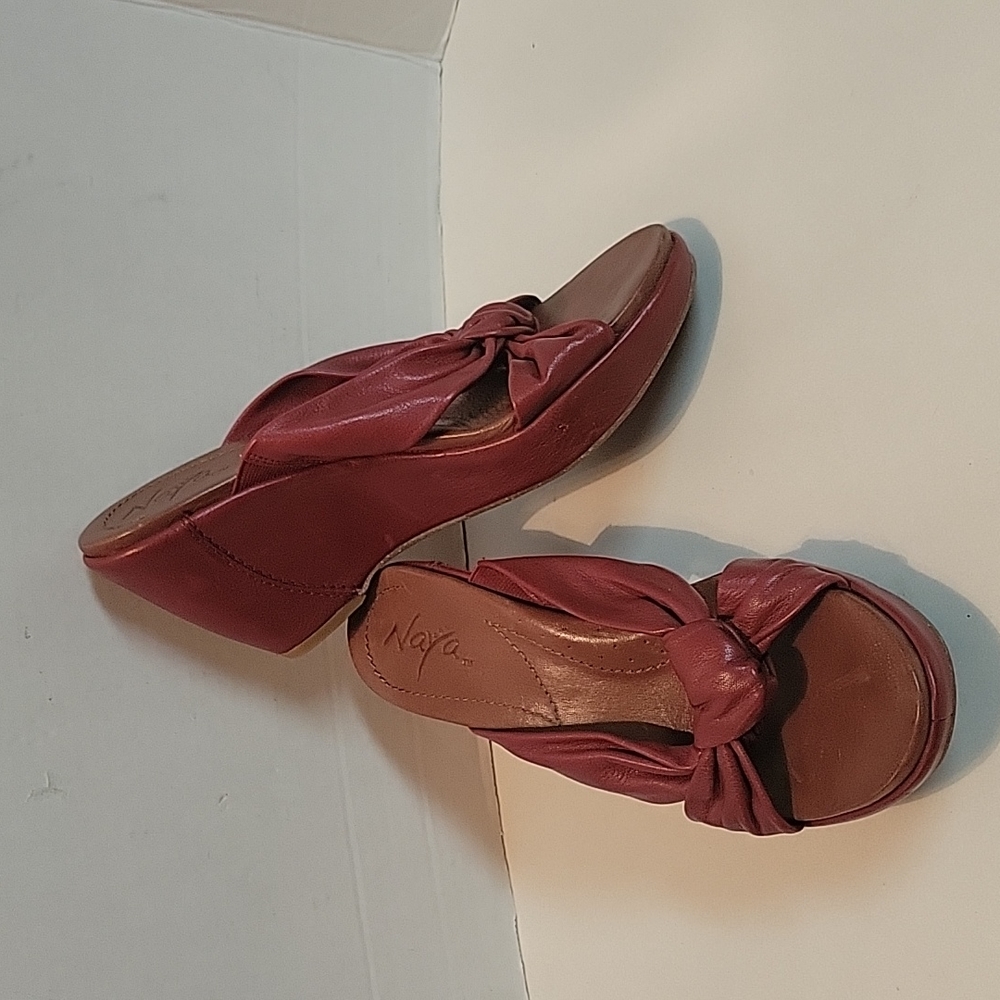 NAYA LEATHER wedges 9.5.